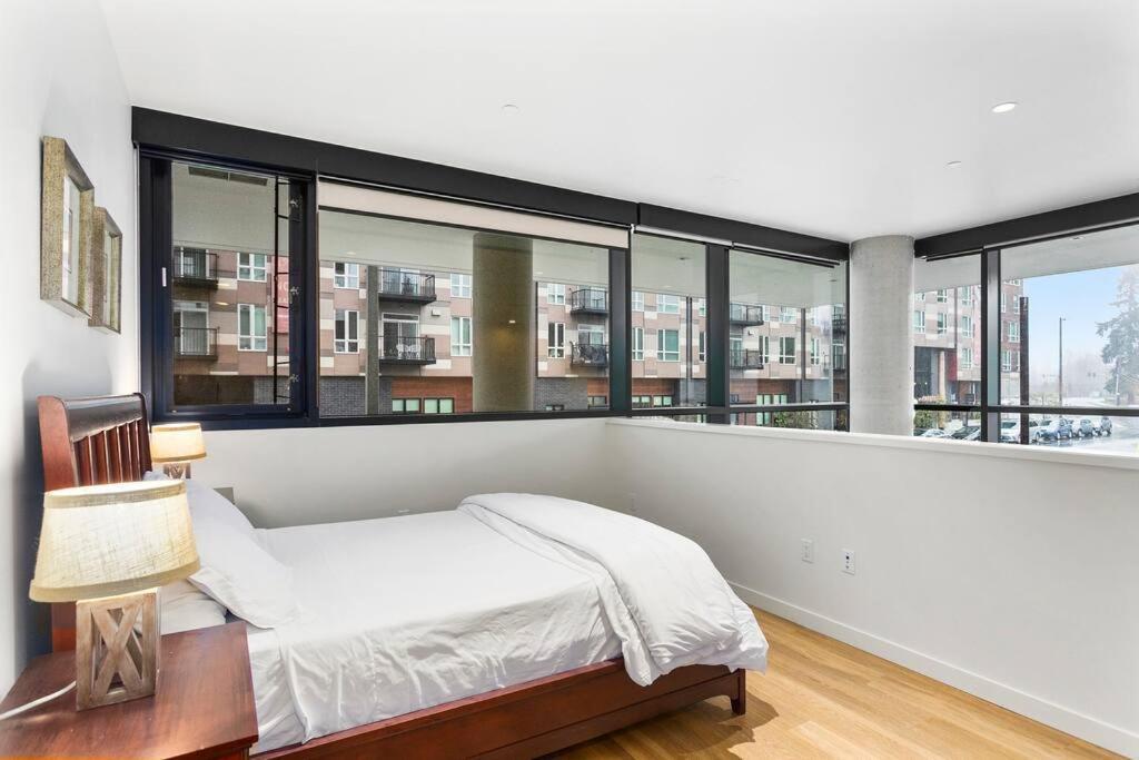 Airy And Open Corner Loft - 92 Walkscore Redmond Esterno foto